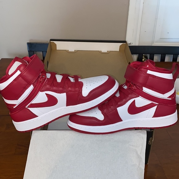 Air Jordan 1 Hi Flyease(GS) - Picture 4 of 6